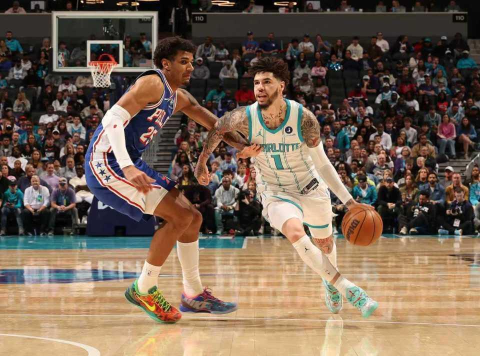  三巨头重合与战术重塑：81分背后的进攻效率深度解析 体育新闻