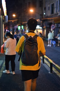  一人公司模式迅猛发展，银行机构加速创新金融支持。 IT技术