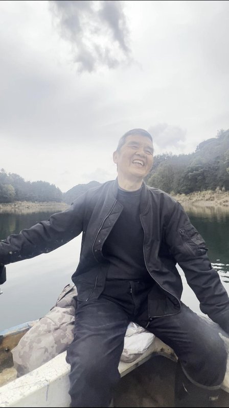  退休后选择水库孤岛，常德老局长十年自给自足；虽有喂养家禽的琐碎烦恼，却乐在其中。 健康养生