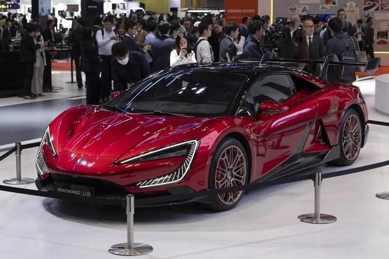 中国车企实现历史性跃升，全球销量首次超越日本；汽车产业格局悄然重塑。