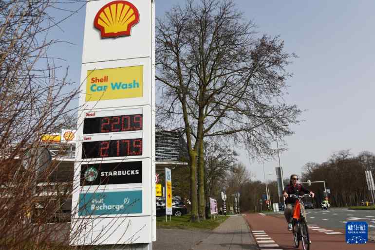  国际油价异常波动下，国内成品油价格实施临时调控措施；全球能源市场面临严峻考验。 股票财经 国际油价异常波动下，国内成品油价格实施临时调控措施；全球能源市场面临严峻考验。 股票财经