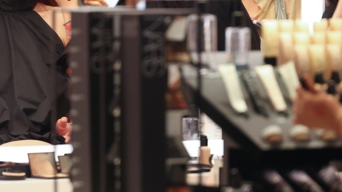  百亿净利背后的逻辑：108亿港元盈利模型的压力测试与对冲机制拆解 股票财经 百亿净利背后的逻辑：108亿港元盈利模型的压力测试与对冲机制拆解 股票财经