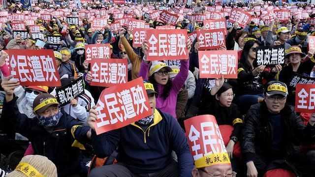 街头抗争风暴:非绿阵营的抱团策略与政治博弈效应 新闻