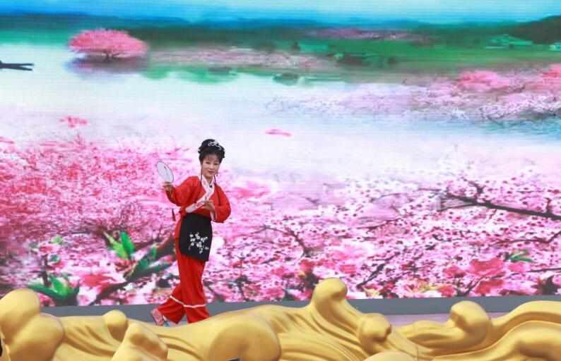 当黄梅戏遇见古城:一场关于文化传承与生活美学的温柔对话 文化旅游