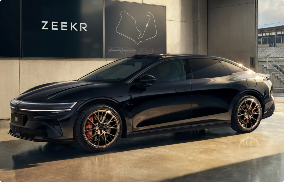  技术平权进行时：900V架构+空悬标配，极氪007系列重新定义纯电中级车价值基准 汽车科技